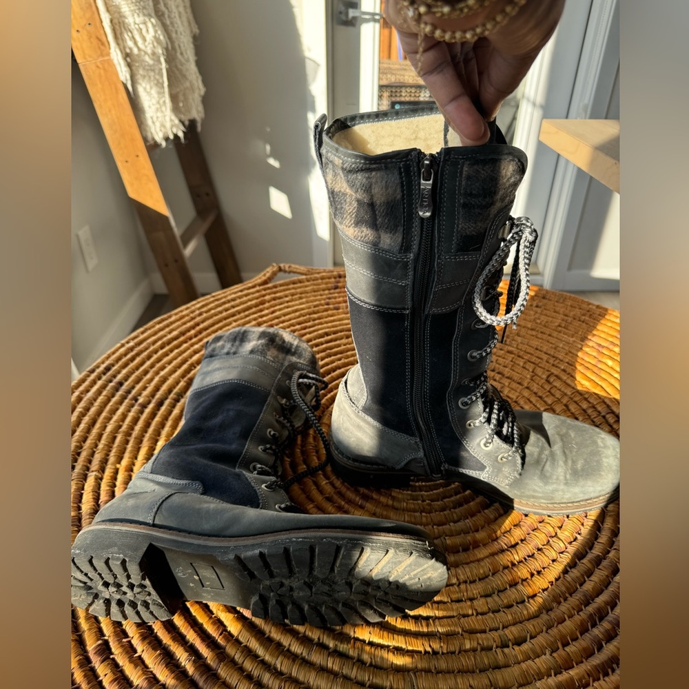 Artica made in Portugal women’s inner fur/ leather outer high calf 41 boots…